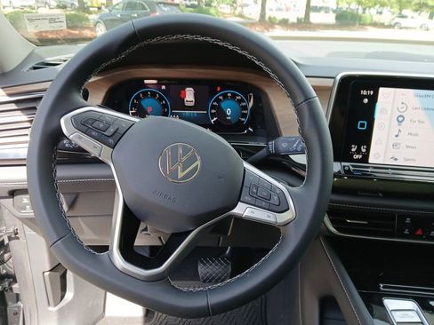 New 2025 Volkswagen Atlas SE image 14