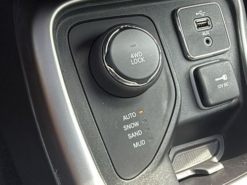 Used 2017 Jeep Compass Sport w/ Cold Weather Group AWD/4WD image 19