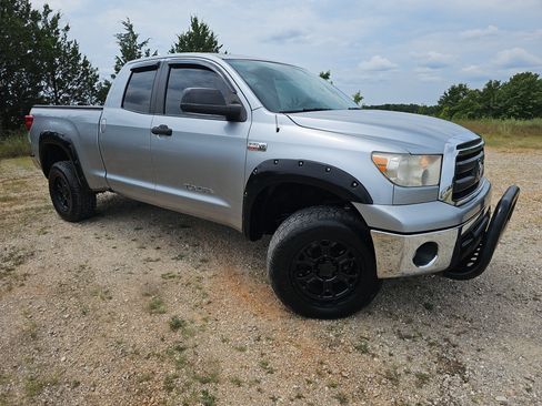 Used 2011 Toyota Tundra 4x4 Double Cab w/ Tow Pkg image 2