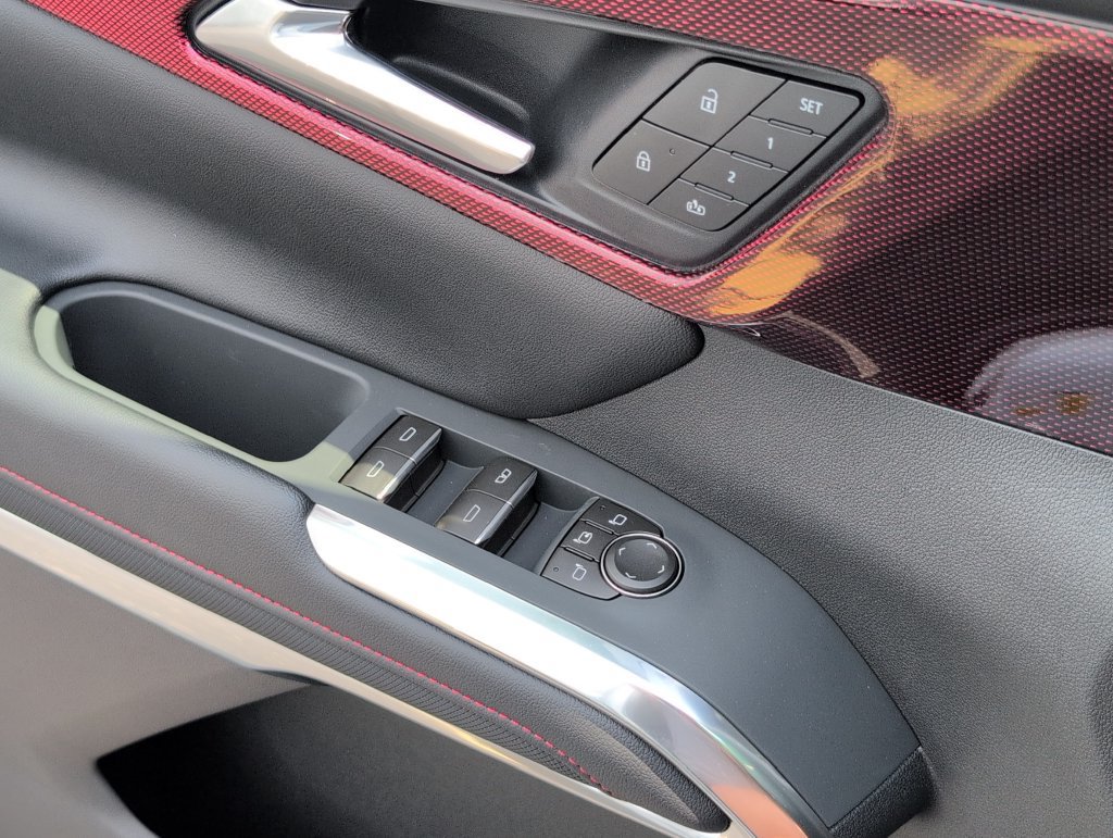 New 2026 Chevrolet Traverse RS w/ LPO, Floor Liner Package FWD image 16