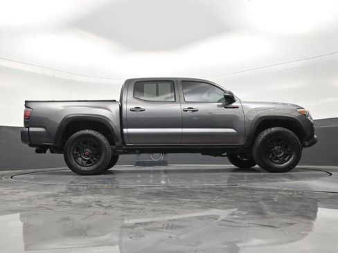 Used 2017 Toyota Tacoma TRD Sport w/ Tow Package RWD image 26