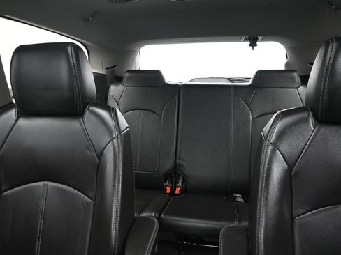 Used 2017 Chevrolet Traverse LT image 12