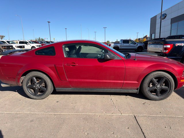 Used 2008 Ford Mustang Premium RWD image 3