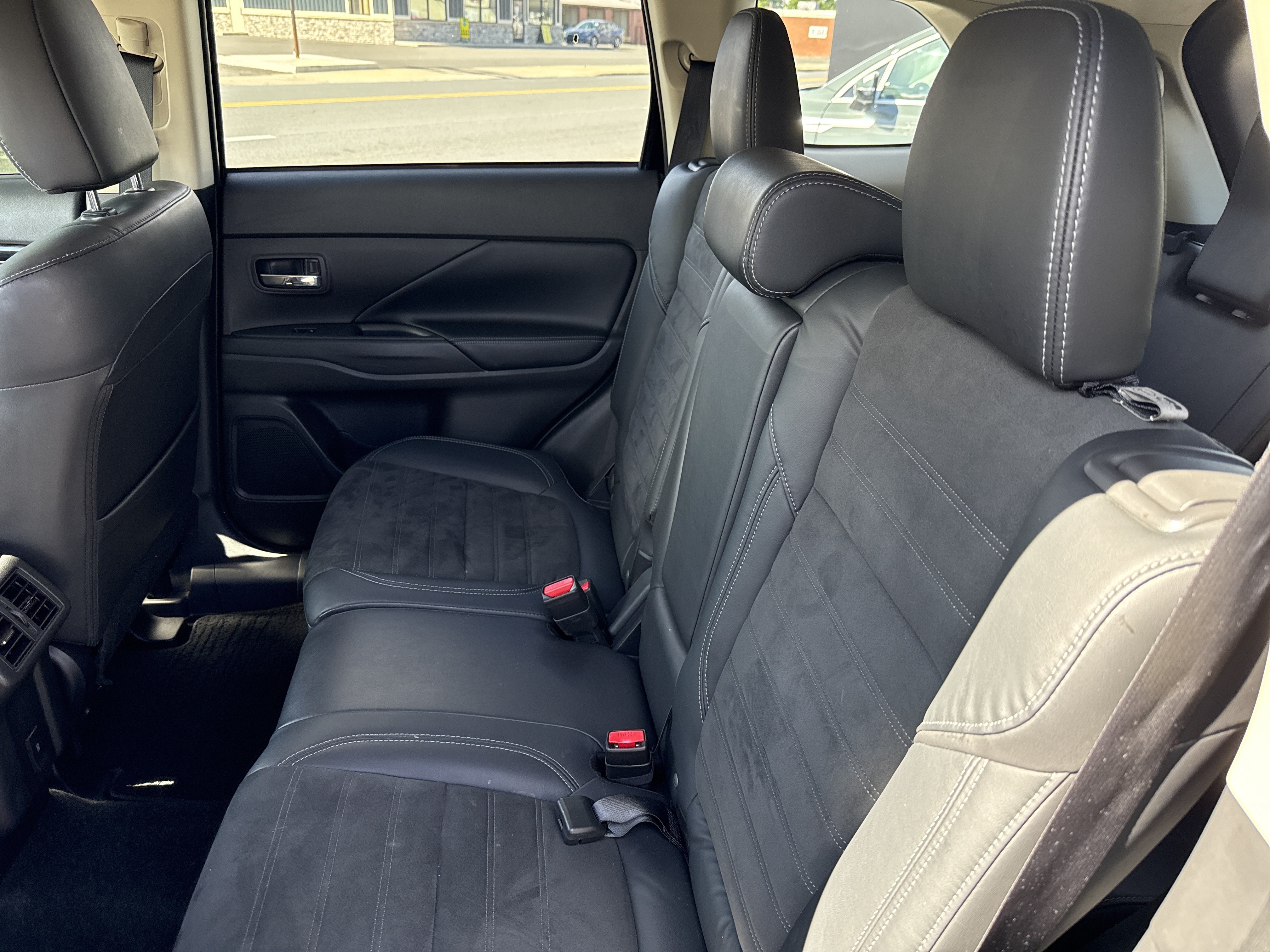 Used 2020 Mitsubishi Outlander SE AWD/4WD image 13