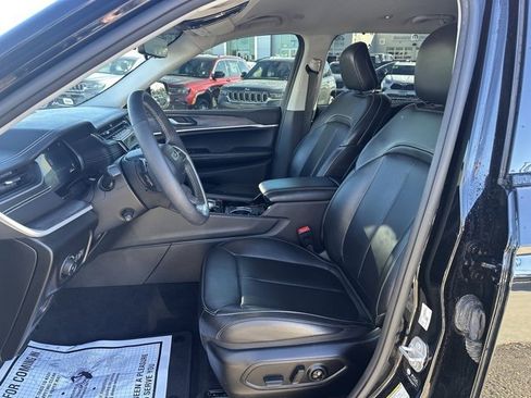 Used 2023 Jeep Grand Cherokee L Limited w/ Luxury Tech Group II image 18