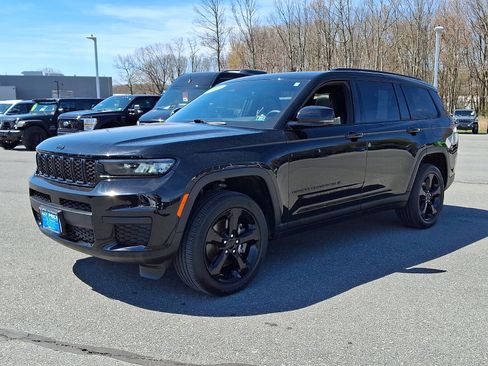 Used 2023 Jeep Grand Cherokee L Laredo image 3