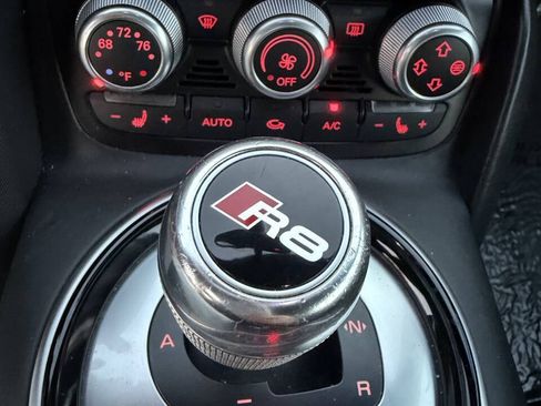 Used 2014 Audi R8 V8 w/ Ceramic Brake Package AWD/4WD image 28