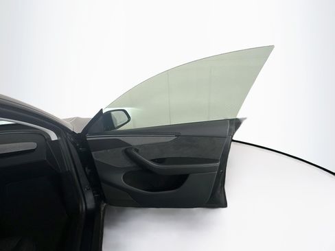 Used 2026 Tesla Model Y 2WD image 31