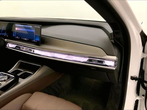 Certified 2023 BMW i7 xDrive60 AWD/4WD image 23