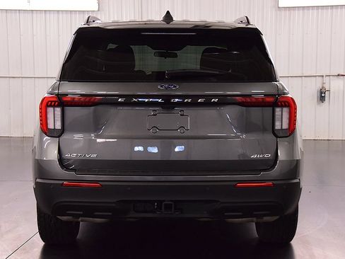 Used 2025 Ford Explorer Active AWD/4WD image 7