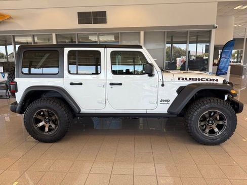 Used 2018 Jeep Wrangler Unlimited Rubicon image 2