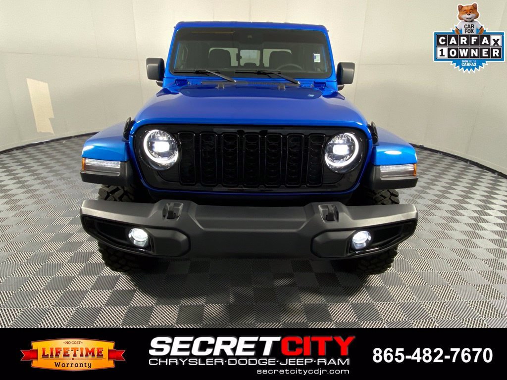 Used 2025 Jeep Gladiator Sport AWD/4WD image 2