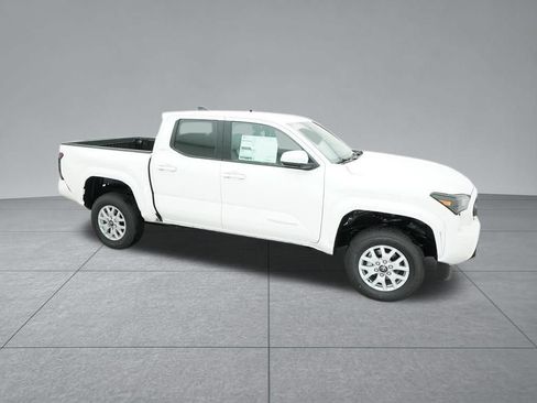 Used 2024 Toyota Tacoma SR5 AWD/4WD image 15