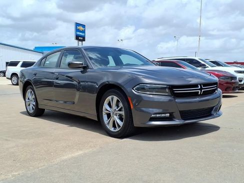 Used 2022 Dodge Charger SXT AWD/4WD image 3