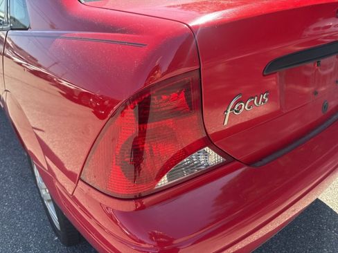 Used 2001 Ford Focus SE FWD image 9