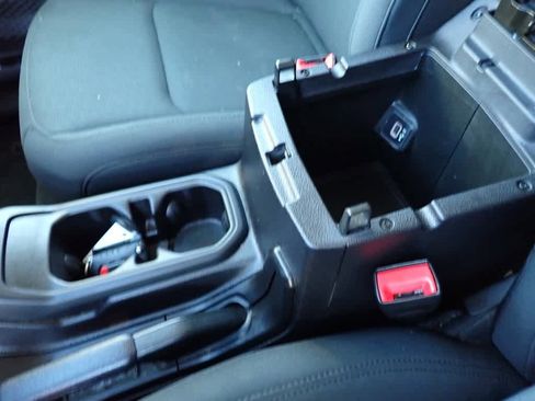 Used 2018 Jeep Wrangler Unlimited Sport S image 25