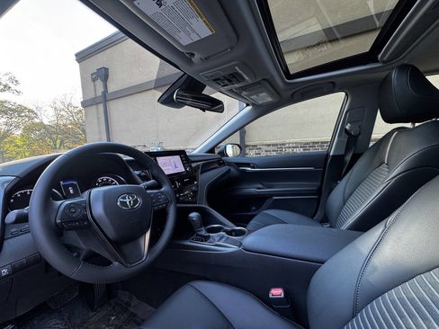 Used 2023 Toyota Camry SE image 11