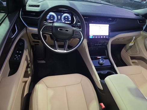 New 2025 Jeep Grand Cherokee L Limited RWD image 8