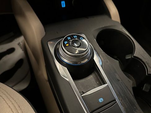 Used 2020 Ford Escape SE FWD image 17