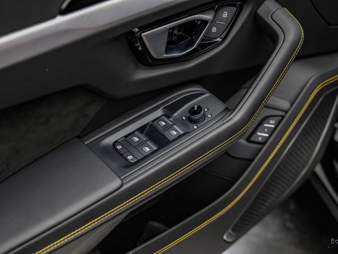 Used 2022 Lamborghini Urus AWD/4WD image 88