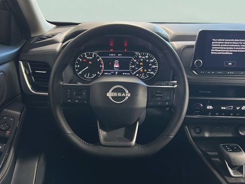 Used 2025 Nissan Rogue SV image 15