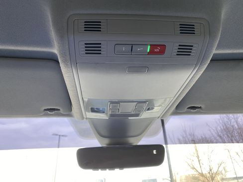 Used 2022 Volkswagen Tiguan SE image 29