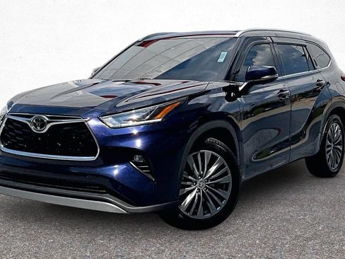 Certified 2021 Toyota Highlander Platinum AWD/4WD image 4