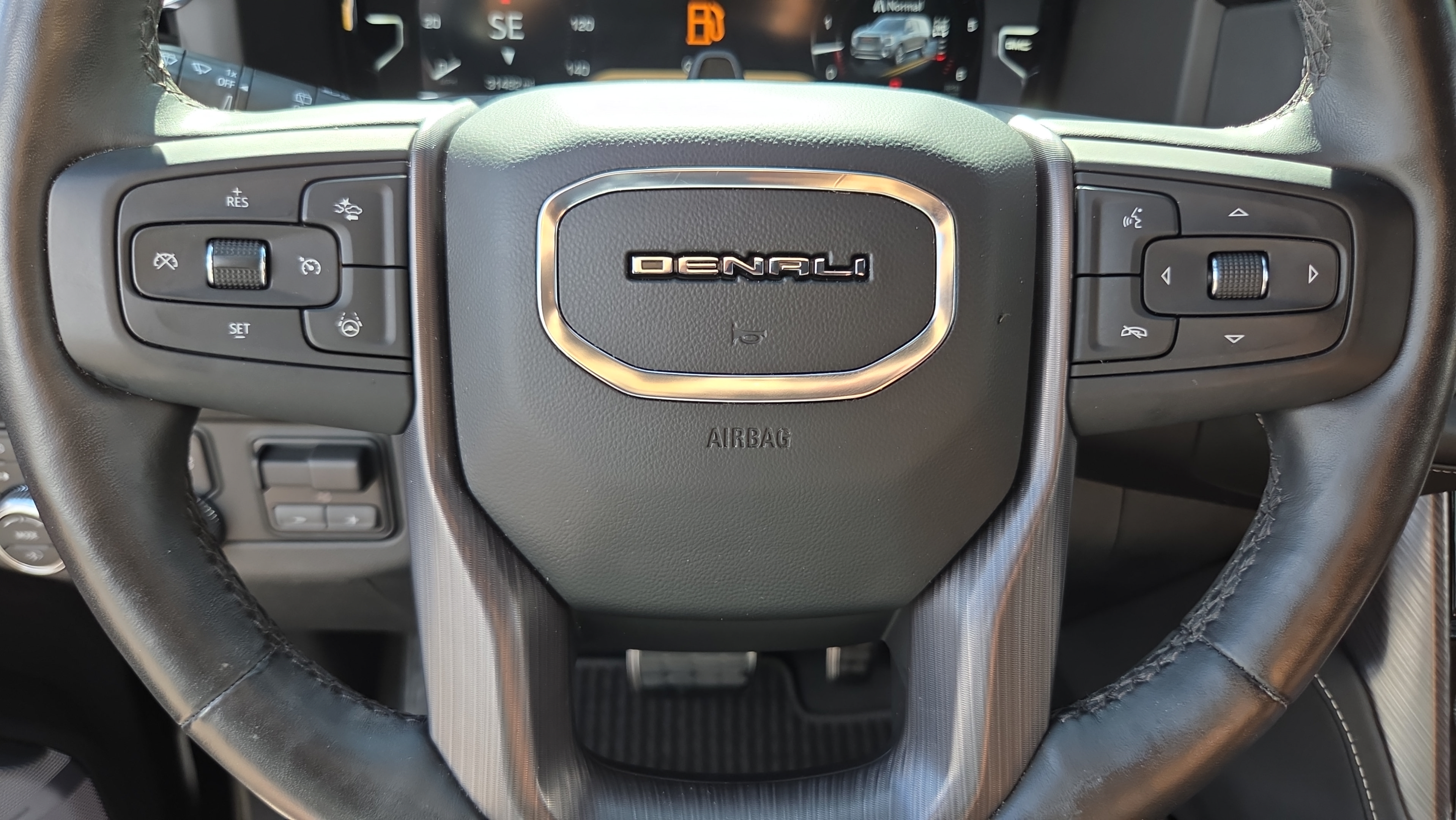 Certified 2023 GMC Yukon Denali Ultimate AWD/4WD image 24