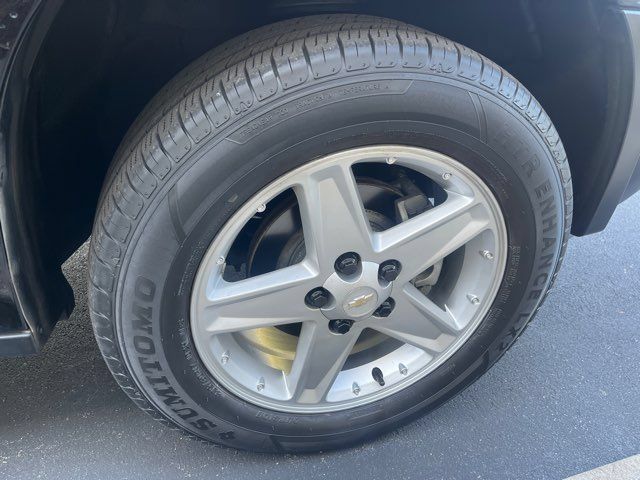 Used 2005 Chevrolet Equinox LT w/ Preferred Equipment Group FWD image 8