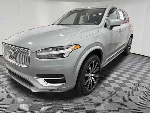 Used 2025 Volvo XC90 B5 Core AWD/4WD image 3