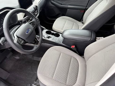 Used 2022 Ford Escape SE w/ SE Sport Appearance Package FWD image 9