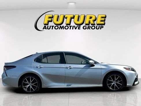 Used 2024 Toyota Camry SE w/ Convenience Package FWD image 3