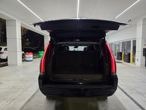 Used 2019 Cadillac Escalade Luxury AWD/4WD image 42