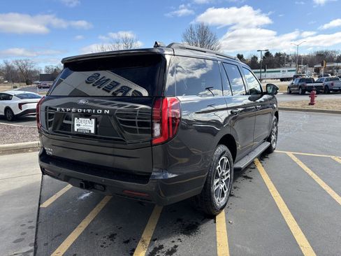 New 2026 Ford Expedition Active image 6