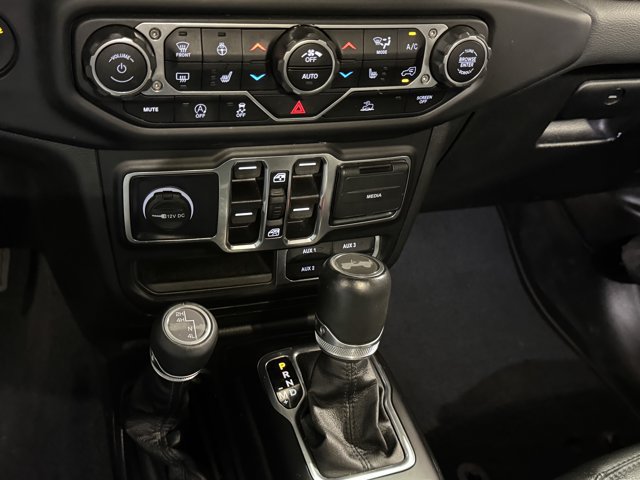 Used 2023 Jeep Wrangler Unlimited Sahara AWD/4WD image 15