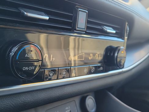 Used 2022 Nissan Rogue SV image 28