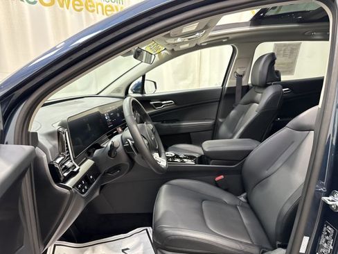 Certified 2024 Kia Sportage EX w/ EX Premium Package AWD/4WD image 12