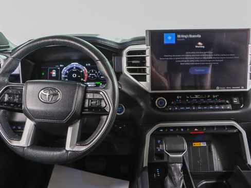 Used 2024 Toyota Sequoia Platinum AWD/4WD image 18
