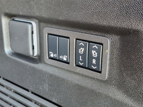 Used 2024 GMC Yukon AT4 w/ Technology Package image 32