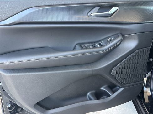 New 2025 Jeep Grand Cherokee Altitude image 9