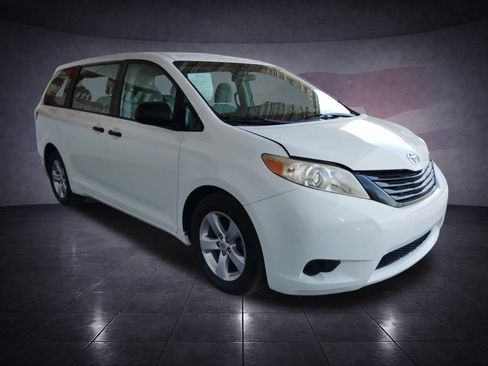 Used 2017 Toyota Sienna L FWD image 7