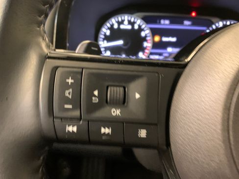 Used 2024 Nissan Pathfinder SL AWD/4WD image 21