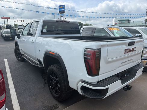 Used 2025 GMC Sierra 2500 AT4 AWD/4WD image 3