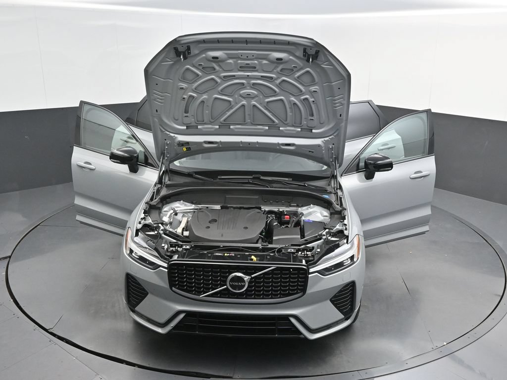Certified 2024 Volvo XC60 B5 Plus AWD/4WD image 33