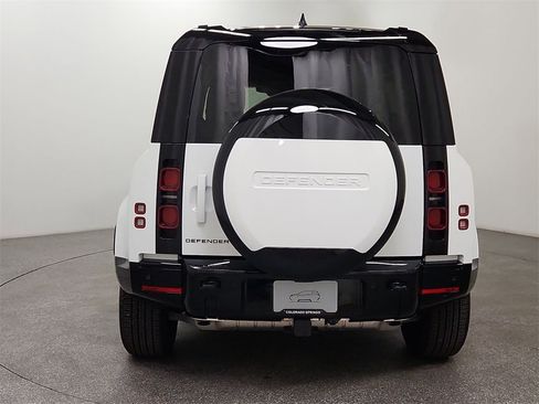 Used 2025 Land Rover Defender 110 X-Dynamic SE image 12