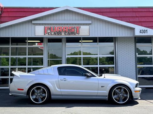 Used 2007 Ford Mustang GT Premium RWD image 2