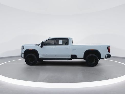 Used 2024 GMC Sierra 2500 AT4 w/ Technology Package AWD/4WD image 5