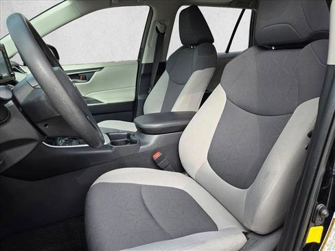 Used 2019 Toyota RAV4 XLE image 15