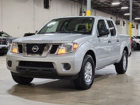 Used 2019 Nissan Frontier SV image 4