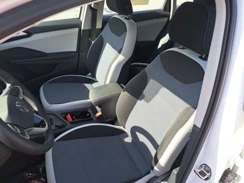 Certified 2025 Volkswagen Taos S AWD/4WD image 15
